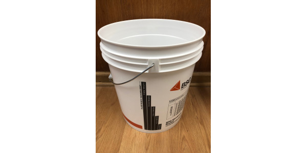 8 Gallon Plastic Fermenter - no lid in Fermenters, Buckets & Tools